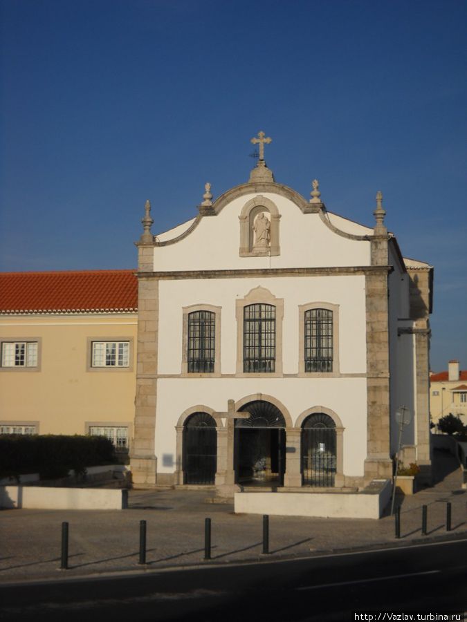 Фасад церкви Эшторил, Португалия