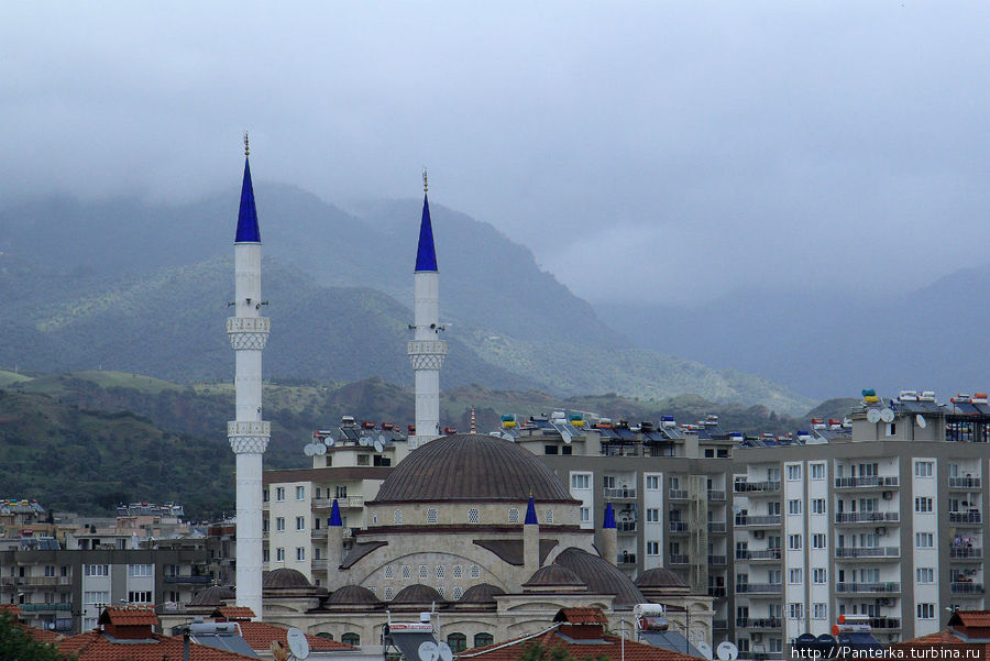 Мечети везде. Маленький городишко, спальный район, домик в горах... Эгейский регион, Турция