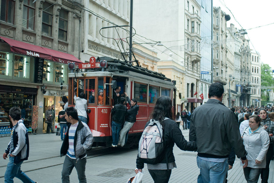 Улица «Истикляль» или «Турецкий  Арбат». Стамбул, Турция
