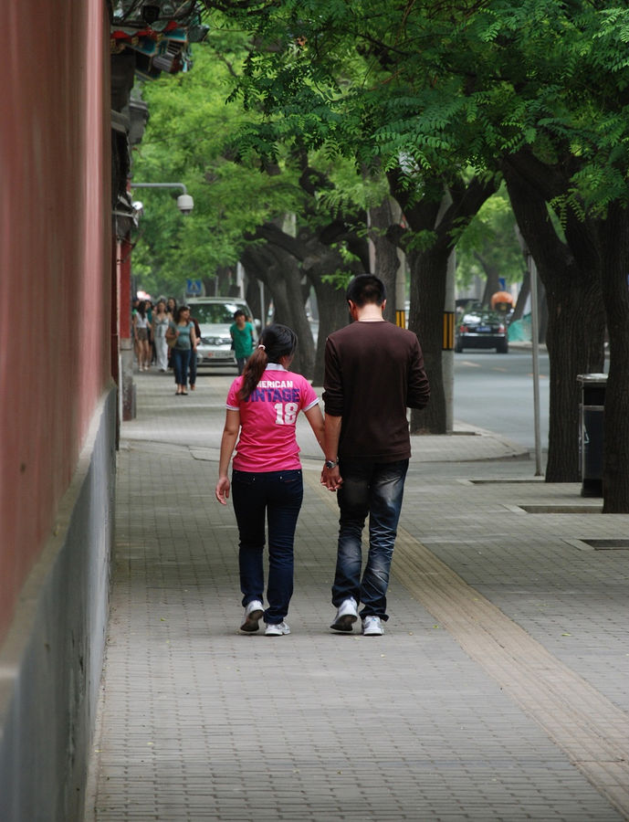 Двое. А может это любовь? Двое. А может это любовь?