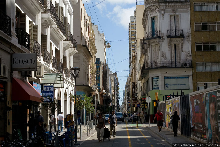 В Буэнос-Айресе легко ориентироваться. Улицы, в основном, продольно-поперечной планировки. Буэнос-Айрес, Аргентина