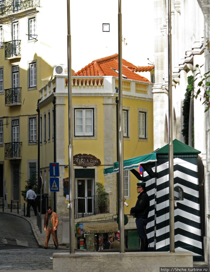 Знаменитый подъемник Элевадор-де-Санта Жушта  и виды с него Лиссабон, Португалия