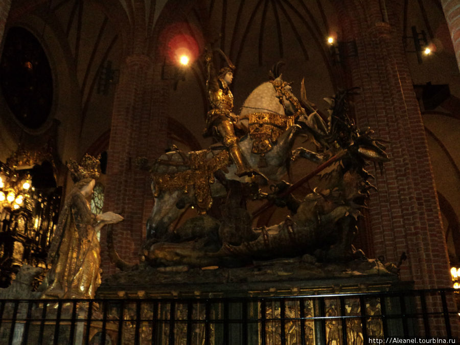 Скульптура  Святой Георгий побеждает дракона в храме Св. Николая Стокгольм, Швеция