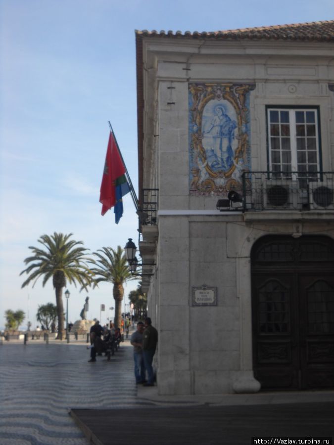 Боковой вид на мэрию Кашкайш, Португалия