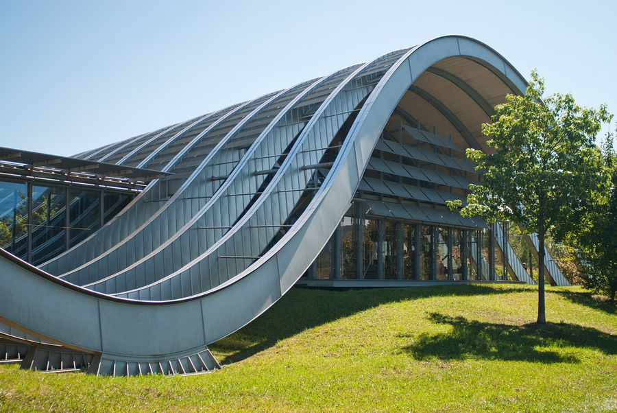 Центр предназначен для выставки работ немецкого художника Пауля Клее, который прожил большую часть жизни в Швейцарии. У художника около 10000 работ. 40 процентов представлено на выставке, то есть примерно 4000 картин. Берн, Швейцария
