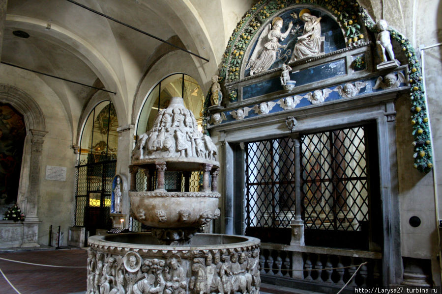 Базилика Святого Фредиана. Купель 12 в. Лукка, Италия