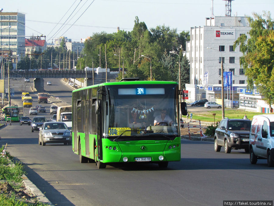 Автобус ЛАЗ-А183F0 на проспекте Гагарина. Харьков, Украина