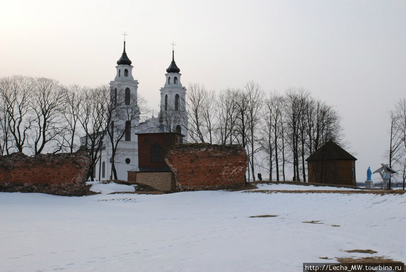 Костел и замок Лудза, Латвия
