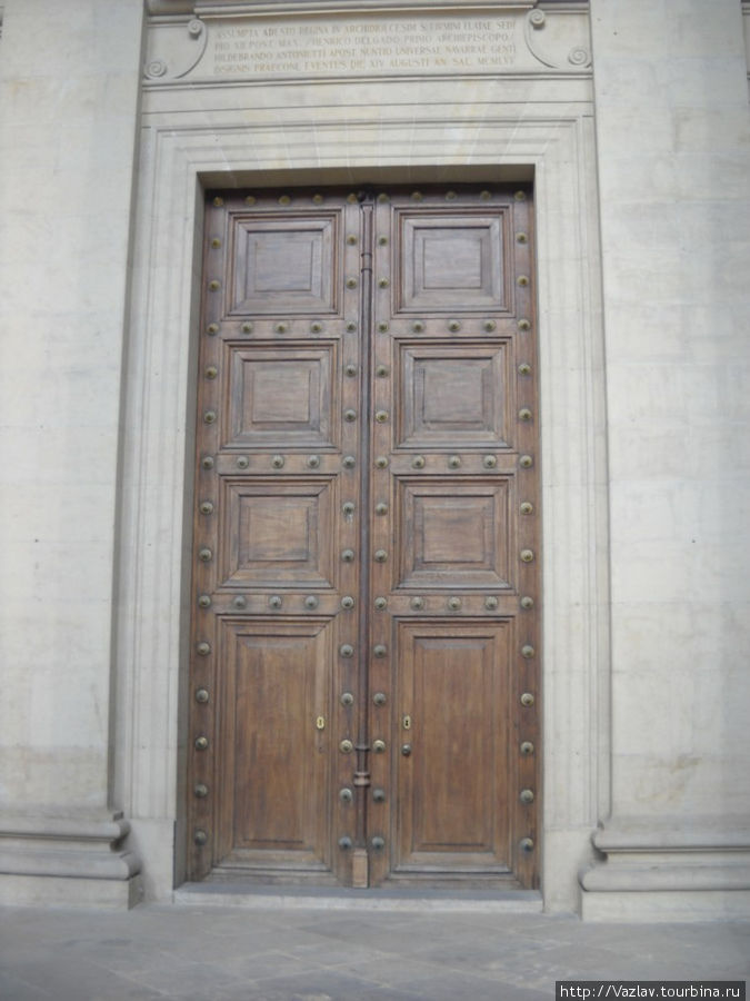 Дверь Памплона, Испания