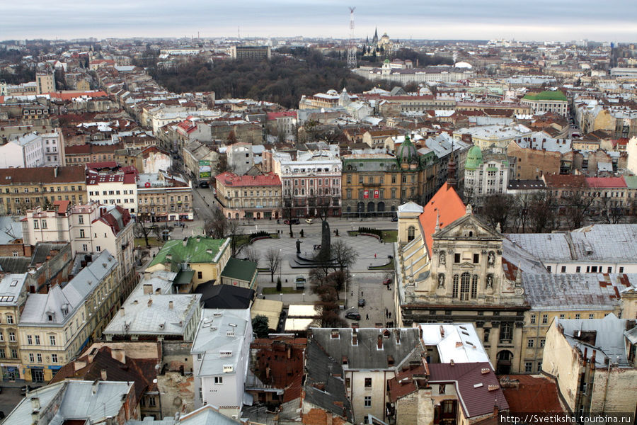 Городская ратуша и виды с нее Львов, Украина