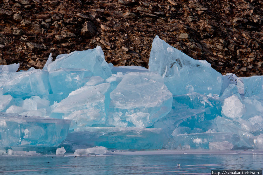 Лед и камень озеро Байкал, Россия