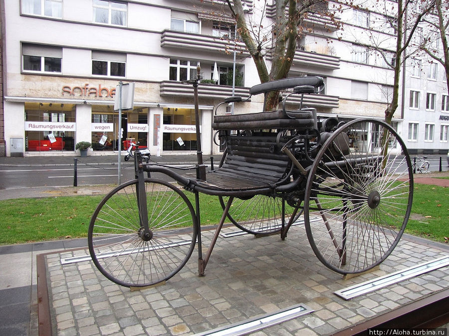 Памятник автомобилю Бенца. Мангейм, Германия