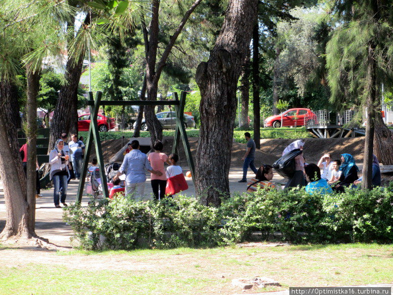В парке Анталии в последнюю субботу мая Анталия, Турция