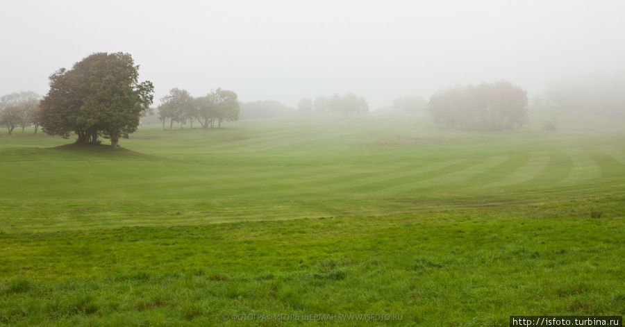 Между городком Мёлле и парком раскинулись поля для гольфа Мёлле, Швеция