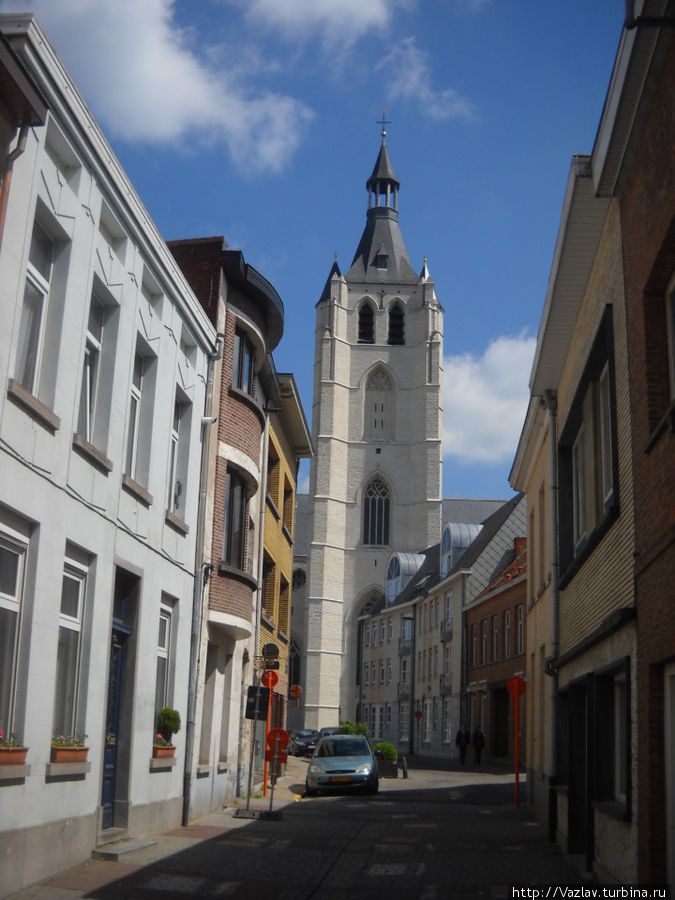 Вид на церковь Мехелен (Антверпен), Бельгия