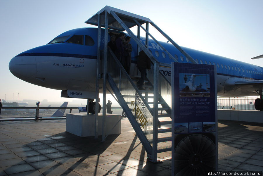 А вот и самолет-музей Амстердам, Нидерланды