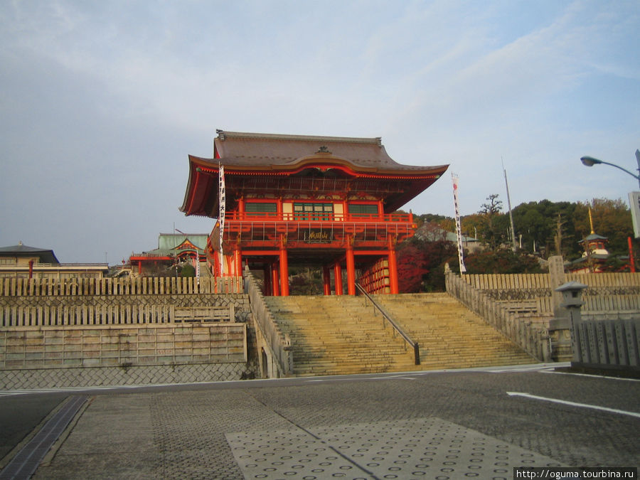 Входные ворота Инуяма, Япония