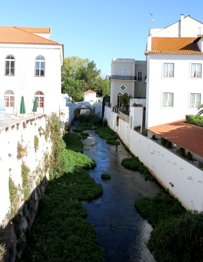 Маленький город с большой достопримечательностью Алкобаса, Португалия