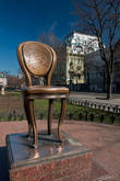 Памятник Ильфу и Петрову 12-ый стул в Горсаду