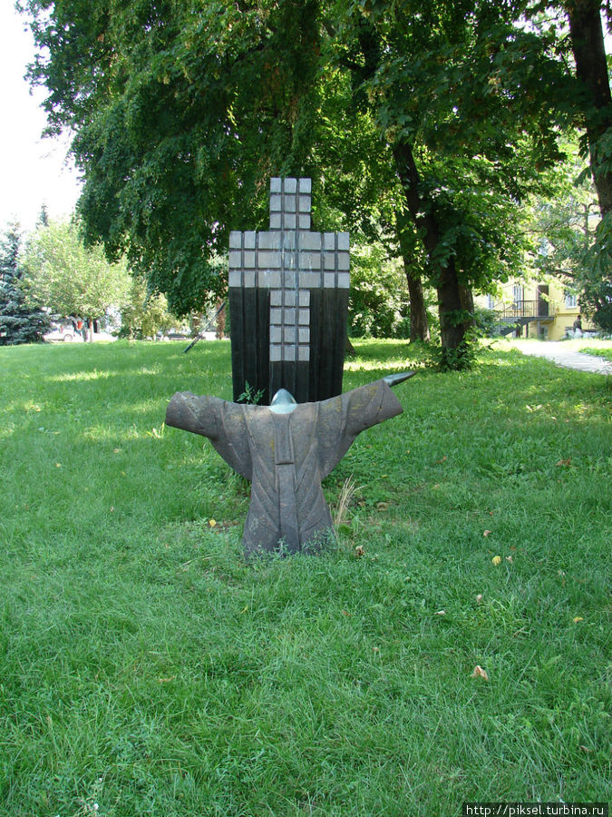 Символ — скульптура. Летом Киев, Украина