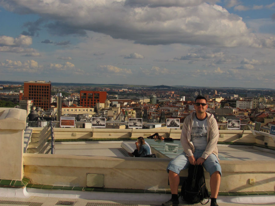 Выставка на крыше. Город и фото Мадрид, Испания