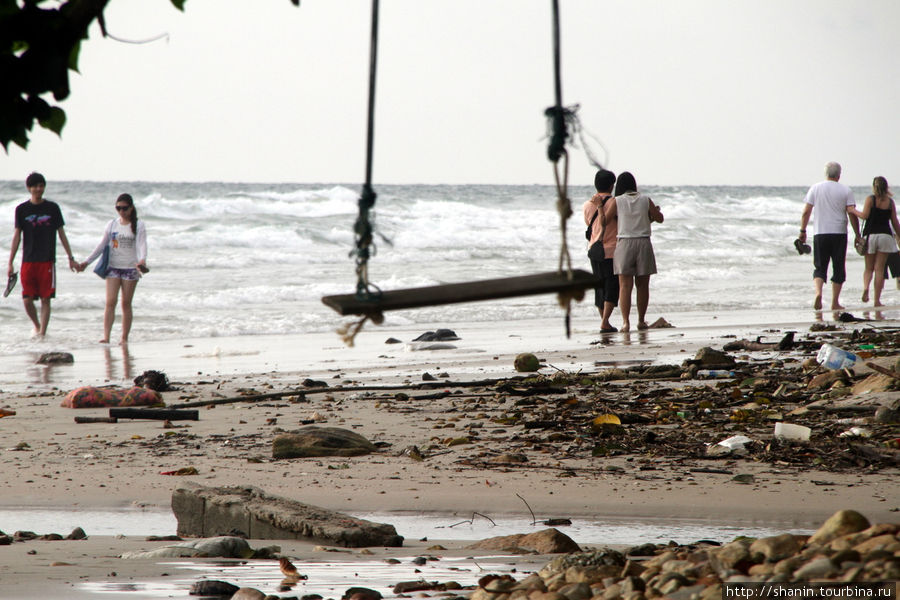 На пляже в сезон дождей Остров Чанг, Таиланд
