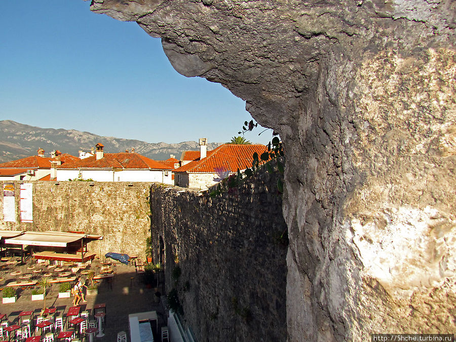 Прогулка по крепостной стене Старой Будвы Будва, Черногория