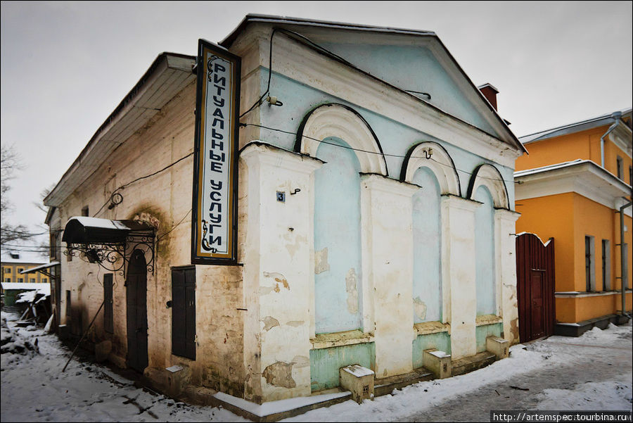 А в некоторых строениях никогда не замирает жизнь Ростов, Россия
