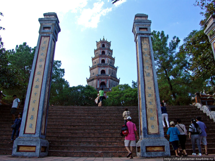Символ Хюэ, пагода Тьен Му Хюэ, Вьетнам