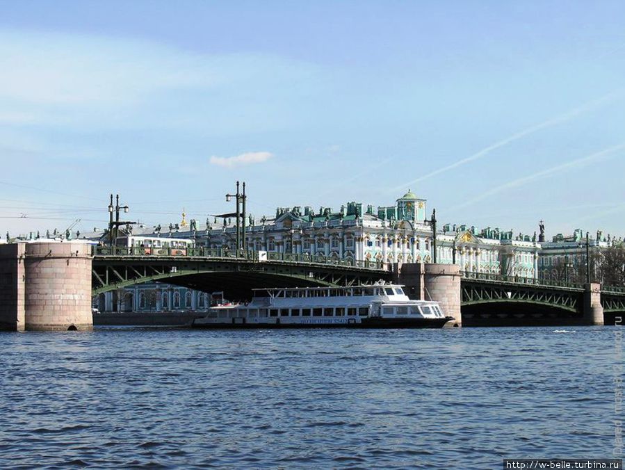 Дворцовый мост. Санкт-Петербург, Россия