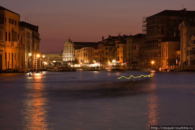 Ночная Венеция, призрак гондолы, гран канал. Венето, Италия