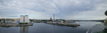Главный грузовой порт Стокгольма, в середине огромная ТЭЦ снабжающая город теплом