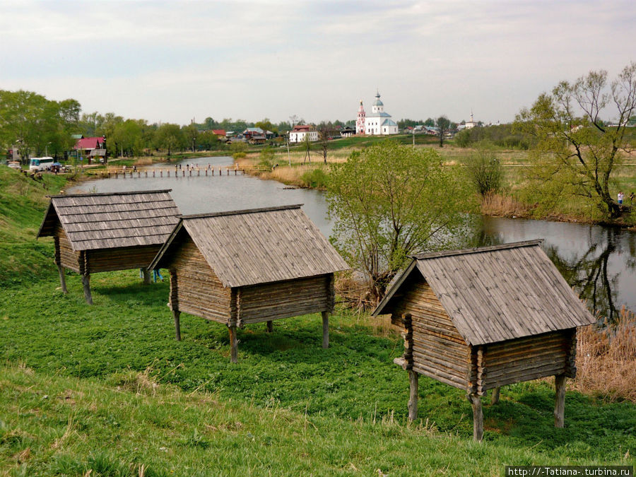избушки на курьих ножках Суздаль, Россия