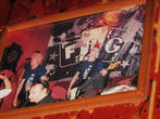 По стенам рок-бара Треугольник развешаны фото выступавших здесь знаменитостей, в частности моей любимой группы *F.P.G*)))
