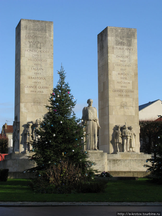 памятник солдатам, погибшим на войне (в том числе в Севастополе) Париж, Франция