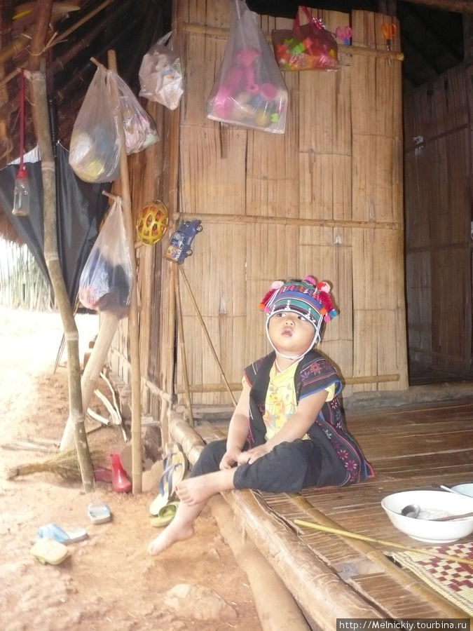 Деревня племен каренов, акха, падонг, яо и мео Чианграй, Таиланд