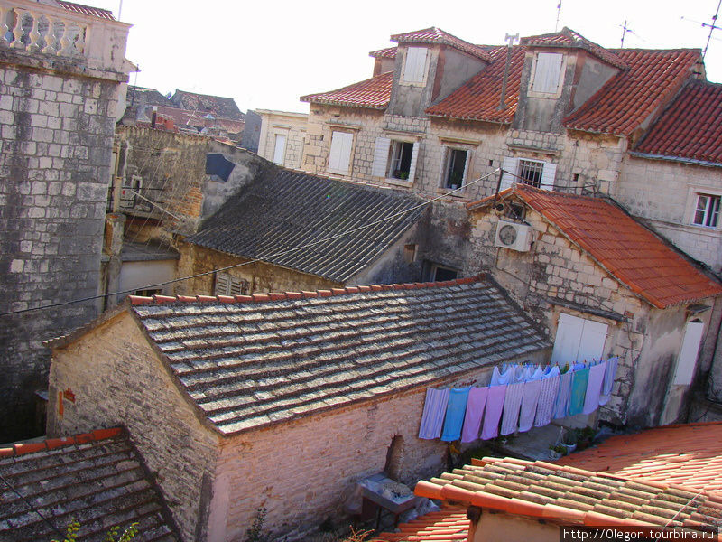 Крыши домов Старого Трогира Трогир, Хорватия