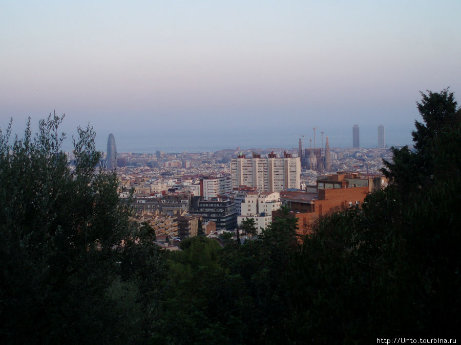 вид с террасы парка Гуэля Барселона, Испания