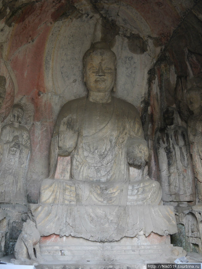Буддийские храмы-гроты Лунмэнь Лоян, Китай