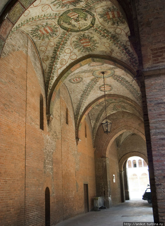 Город скрипичных мастеров Кремона, Италия Город скрипичных мастеров Кремона, Италия