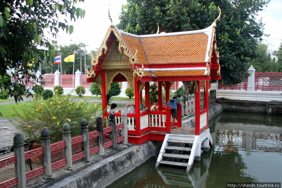 Парк в монастыре Ват Бенчамабопхит Бангкок, Таиланд