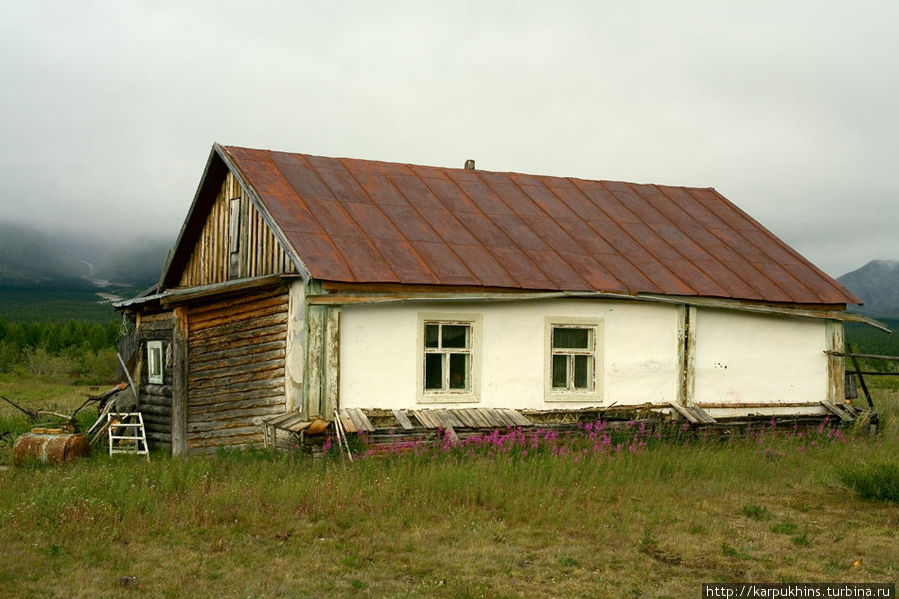 Дом метеостанции. Озеро Малый Дарпир, Россия