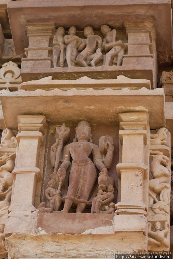 Шива, имеющий мужские и женские признаки Каджурахо, Индия