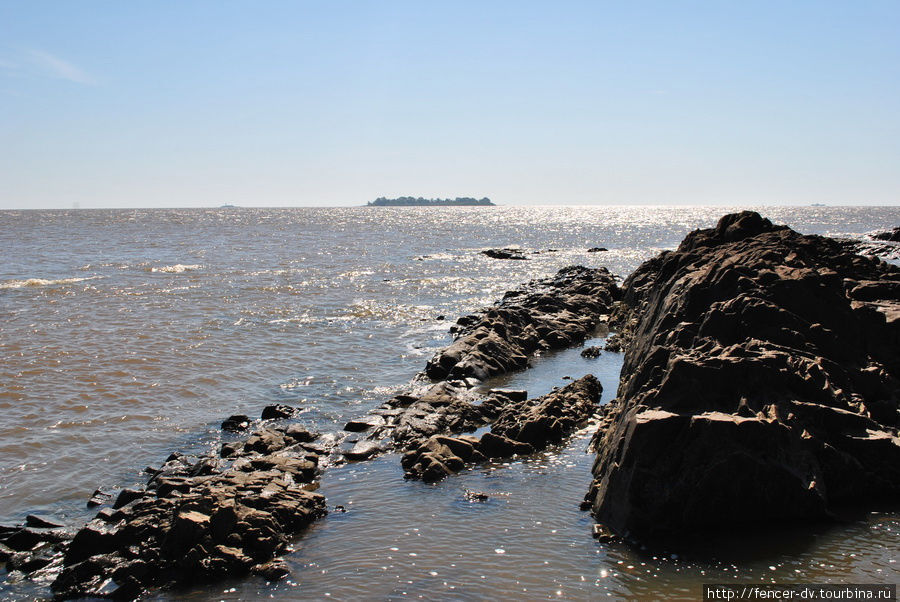 Скалистый берег уругвайский