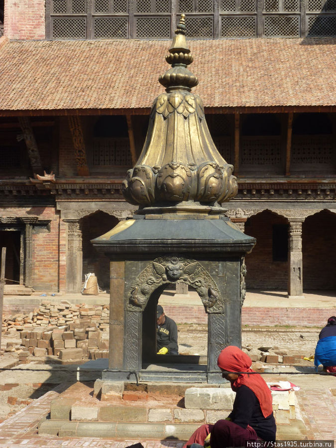 Патан. Дворцовая площадь. Двор Мул Чоук в Королевском Дворце и место жертвоприношений. Патан (Лалитпур), Непал