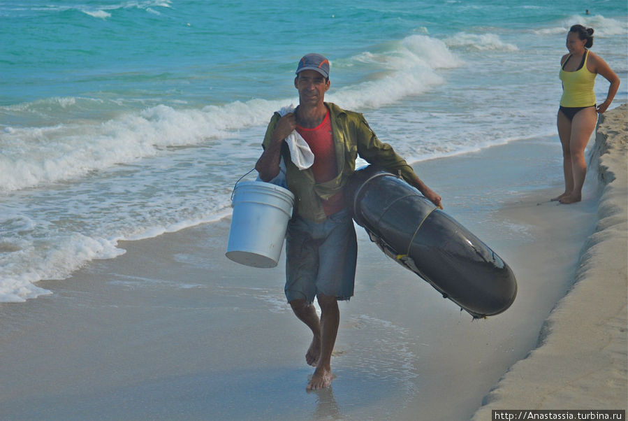 Рыбак в полной амуниции с транспортным средством Варадеро, Куба