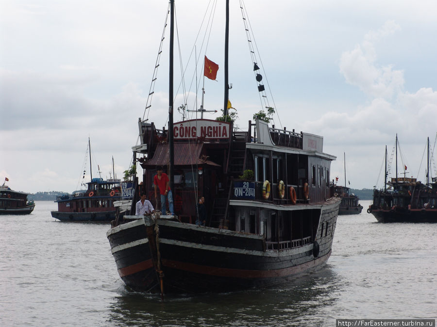 Наш корабль Ха-Лонг, Вьетнам