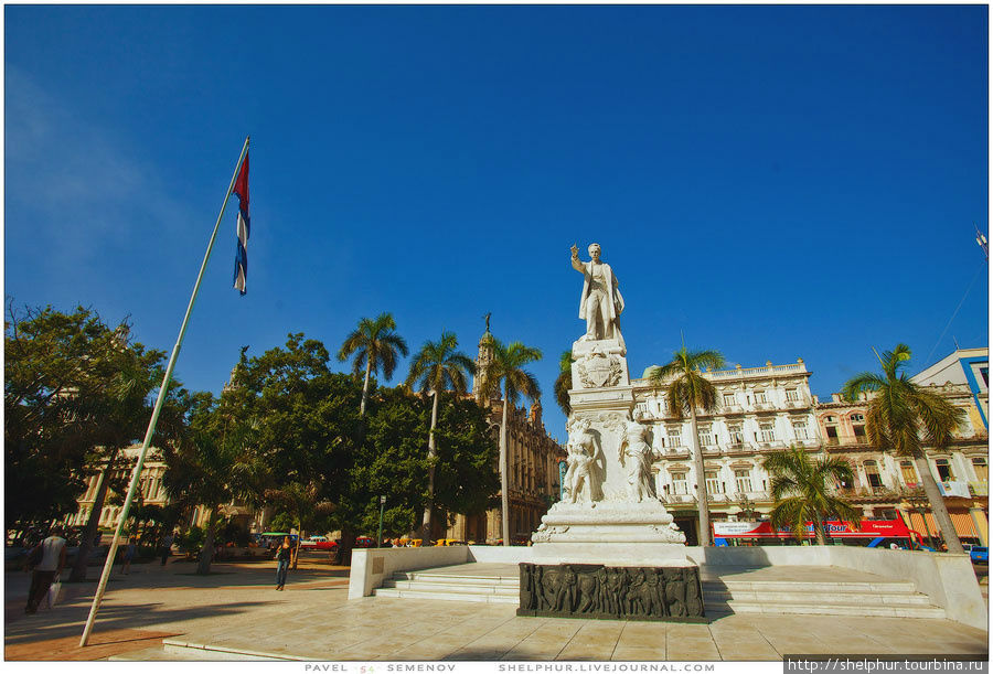 24 февраля 1905 года в парке была установлена мраморная статуя герою Кубы — Хосе Марти работы скульптора Хосе Вилальта Сааведра. Торжественная церемония открытия этого памятника состоялась в присутствии президента республики Томаса Эстрада Пальма и Генерала Освободительной Армии Максимо Гомеса. Куба