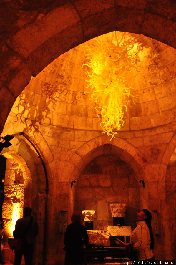 Внутри одного из залов Музея истории Иерусалима в крепостном комплексе. Иерусалим, Израиль