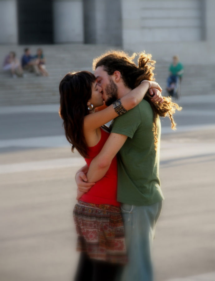 Двое. А может это любовь? Двое. А может это любовь?